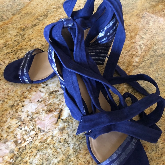 Banana Republic Piece & Co. Batik Wrap Wedges - Picture 4 of 6